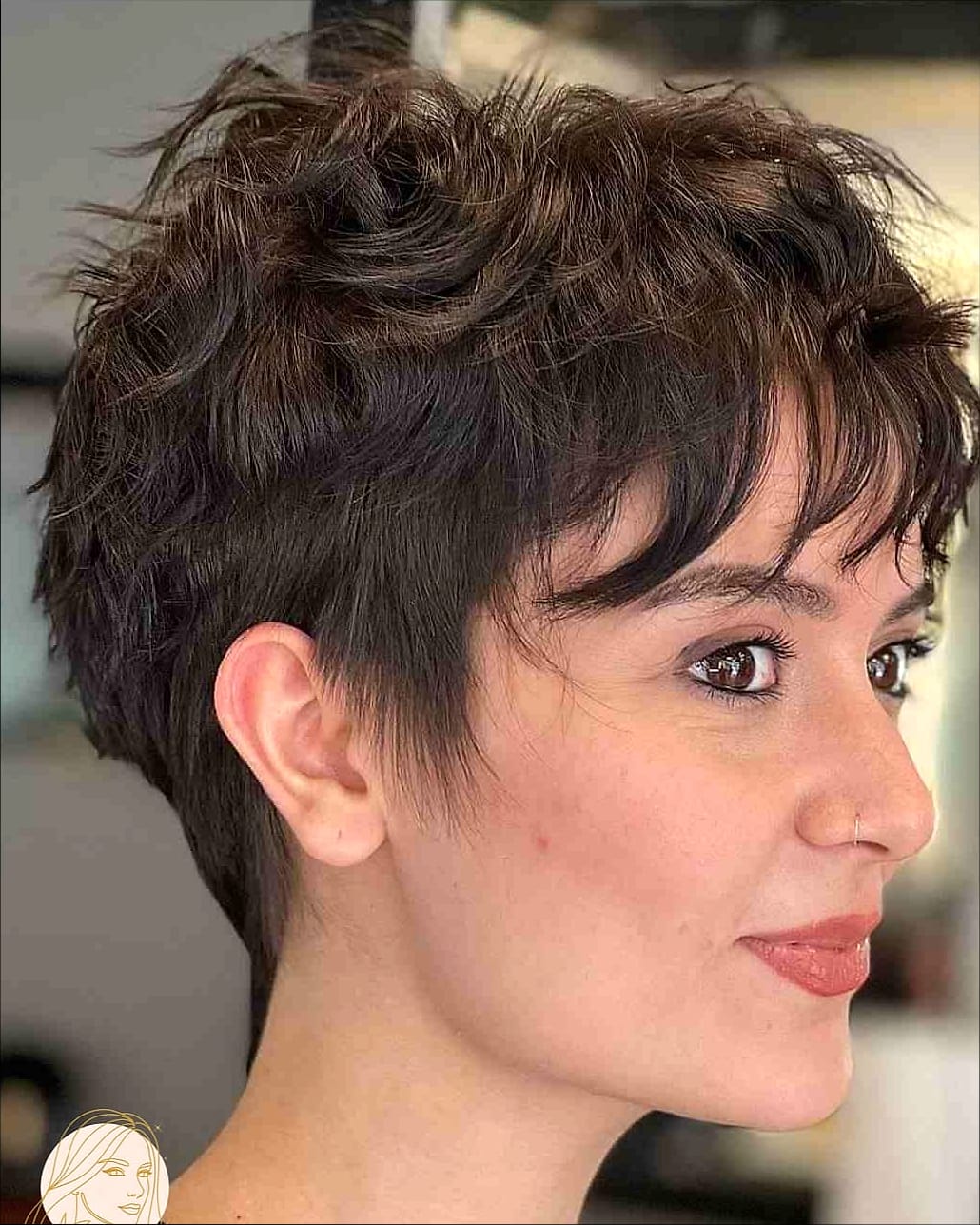 19 Short Hair Easy Hairstyles That Are Both Cute and Low Maintenance 2 Classic Textured Pixie