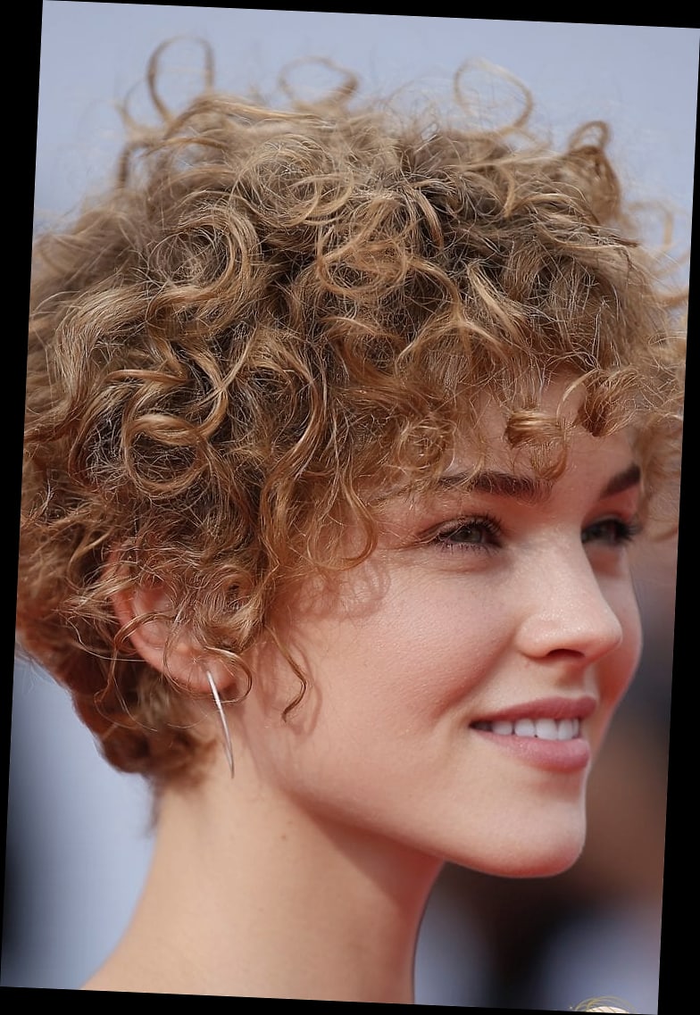 19 Short Hair Easy Hairstyles That Are Both Cute and Low Maintenance 15 Cropped Curly Pixie