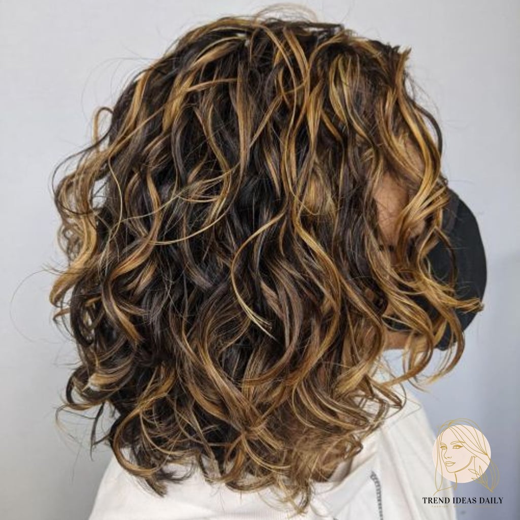 10 Stunning Hairstyles For Medium Length Curly Hair Worth Bookmarking Today 3 Curly Lob with Highlights