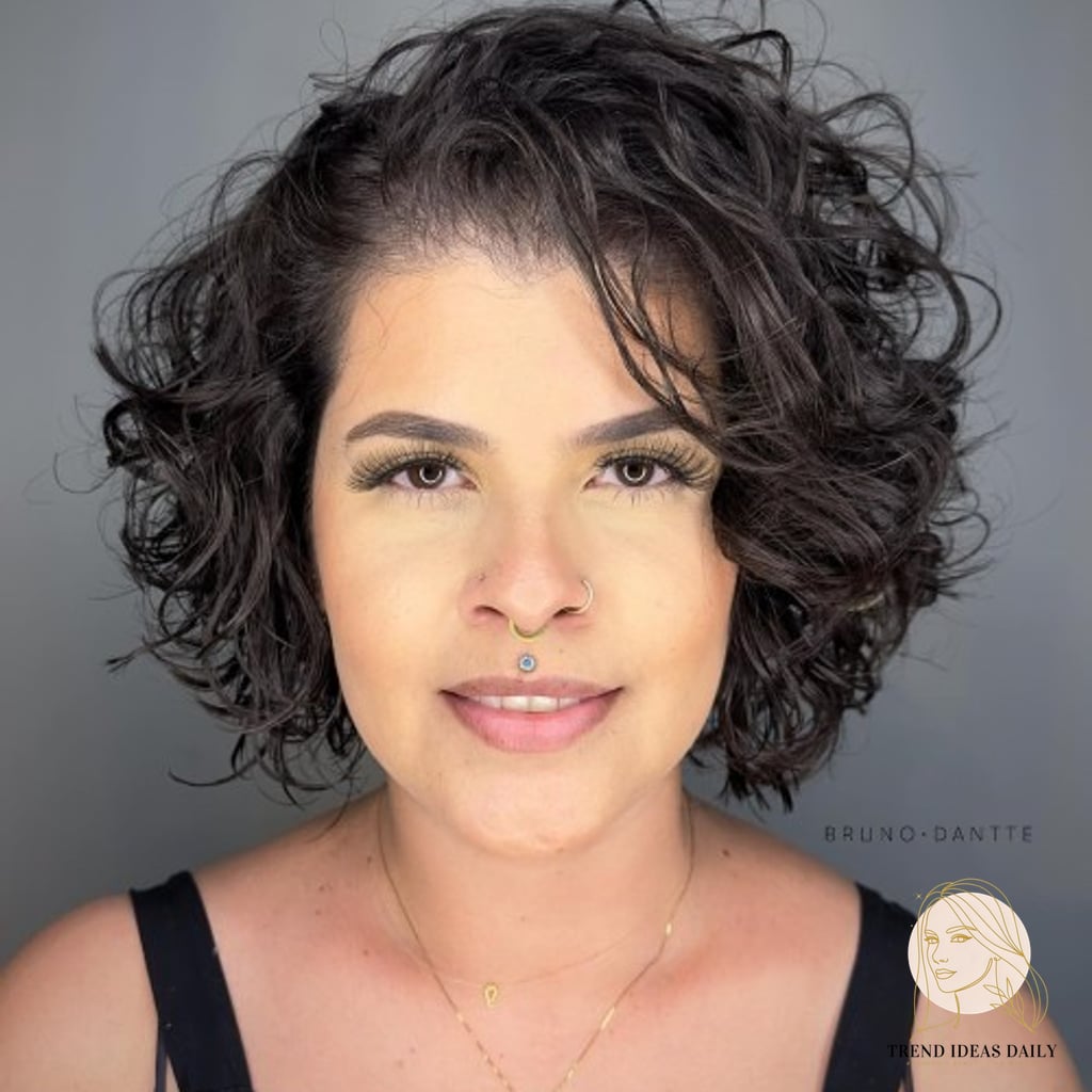 22 Short Hair Wavy Hair to Save Before They Blow Up 7 Face-Framing Layered Bob