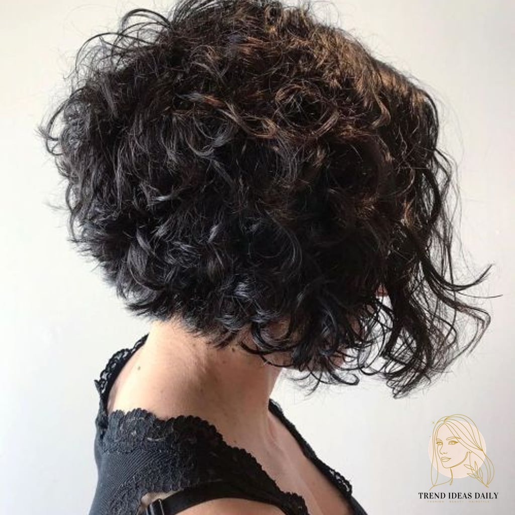 22 Short Hair Wavy Hair to Save Before They Blow Up 4 Reverse Bob Cut