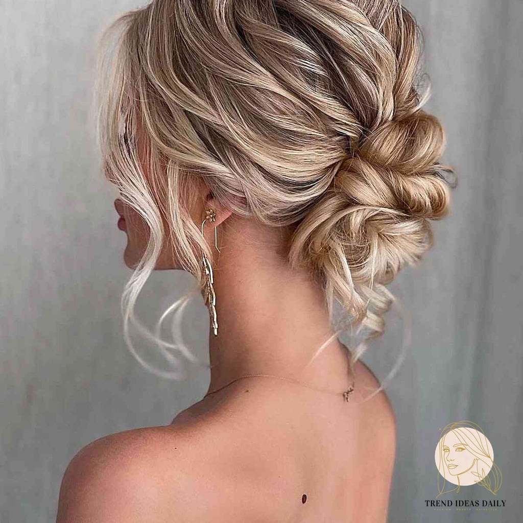16 Stunning Easy Hair Updos For Medium Hair Worth Bookmarking Today 11 Romantic Contrast