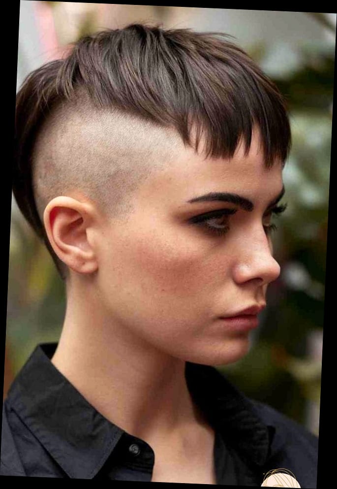 27 Cute Hairstyles For Short Straight Hair to Transform Your Look Instantly 16 The Short Razor Cut Keeps Hair Light, Soft, and Full of Movement