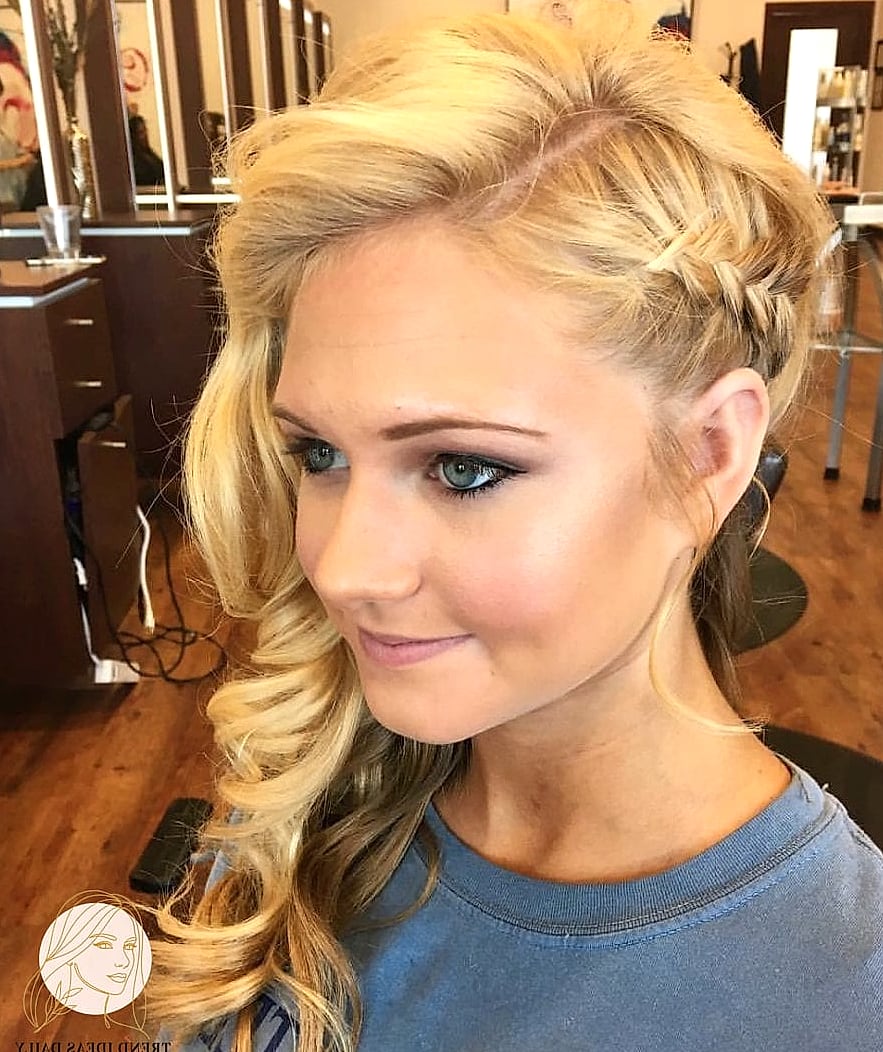 10 Easy Hairstyles For Short 4C Hair We're Obsessed With Right Now 10 Side-Swept Pixie Twist