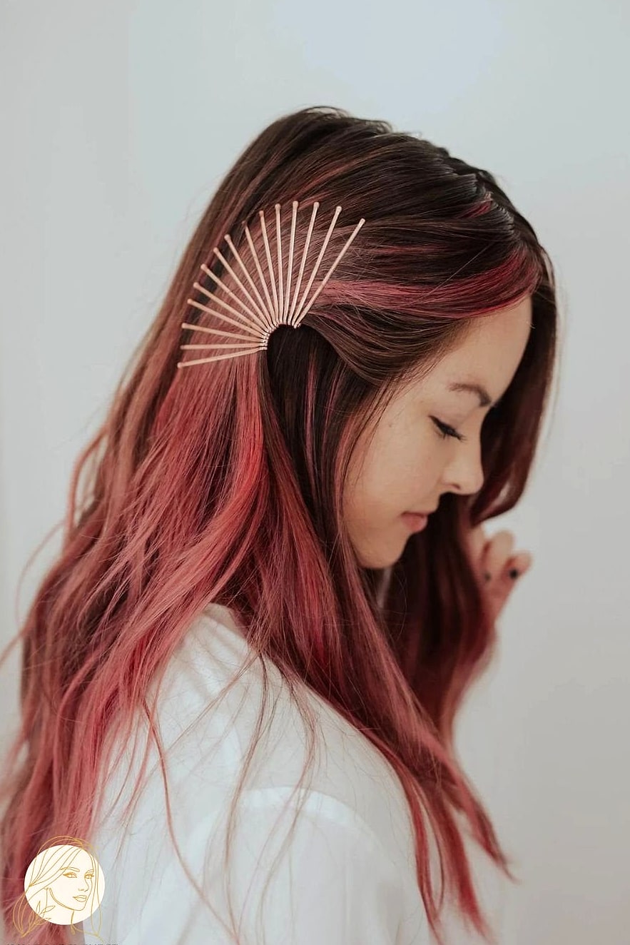 23 Bobby Pin Hairstyles For Short Hair for When You Need a Fresh Change 18 Two-Tone Pin Statement