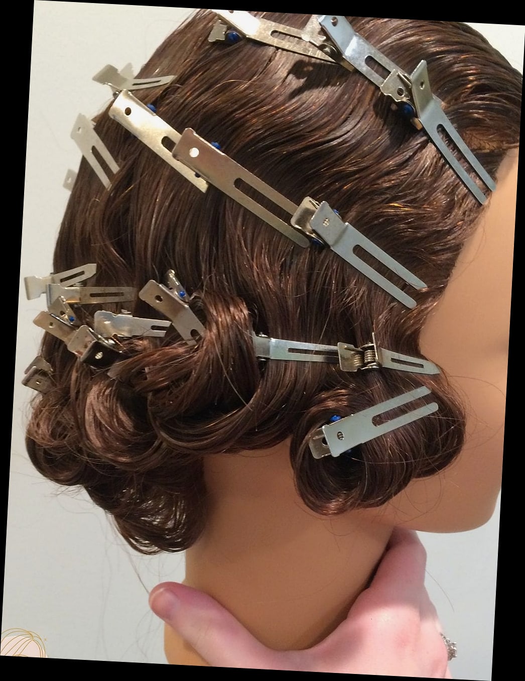 30 Hairclips Hairstyles Short Hair Ideas You Need to Try Right Now 18 Vintage Finger Wave Clips