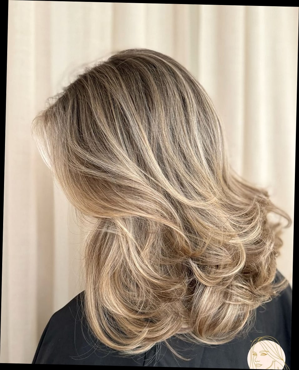 30 Quick And Easy Hairstyles For Short Hair That Are Actually Easy to DIY 10 Voluminous Root Blowout