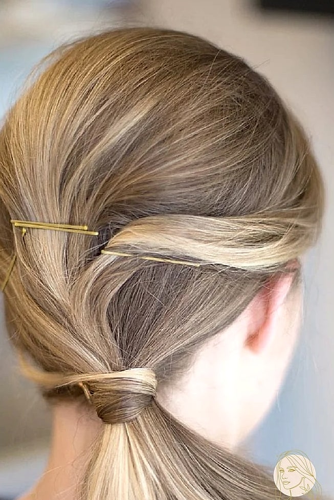 23 Bobby Pin Hairstyles For Short Hair for When You Need a Fresh Change 11 Wet-Look Side Pin